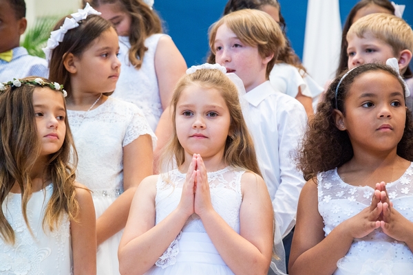 Image of children praying during their First Communion